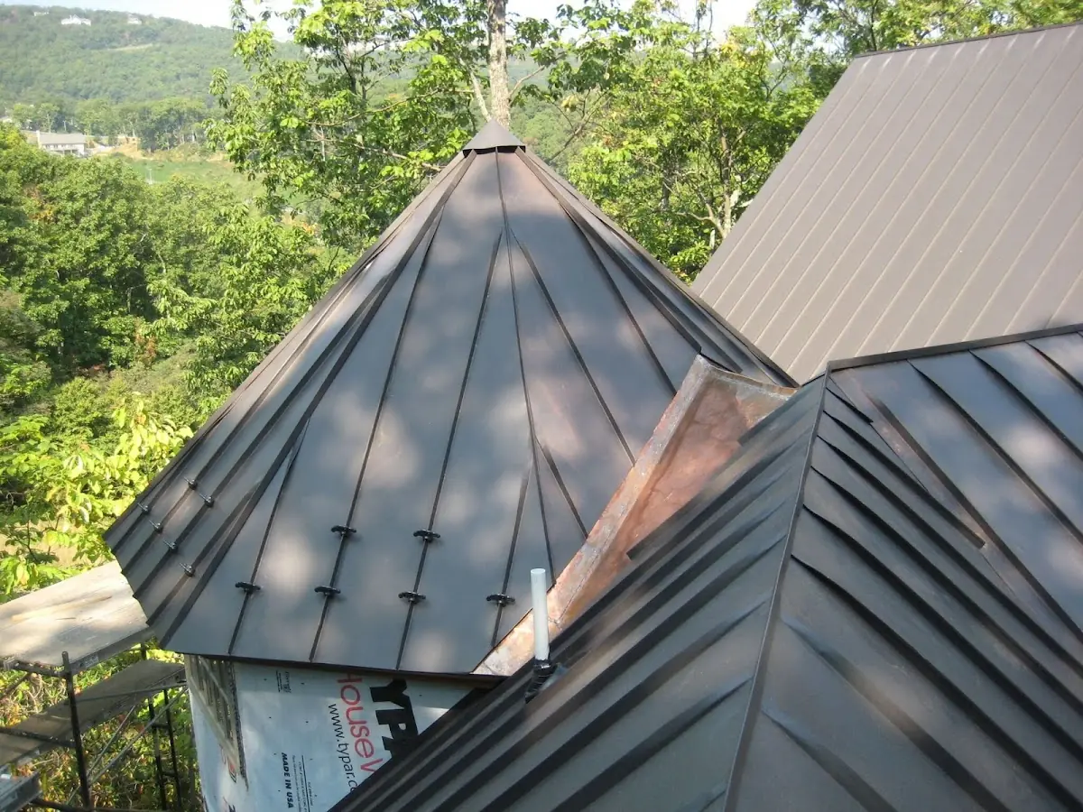 Professional Roof Tarp Installation by Craftsman Roofing in Middlegate Village